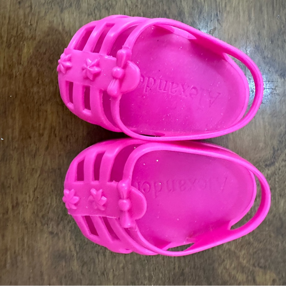 Pink and Rainbow doll clothes with shows - Picture 3 of 4